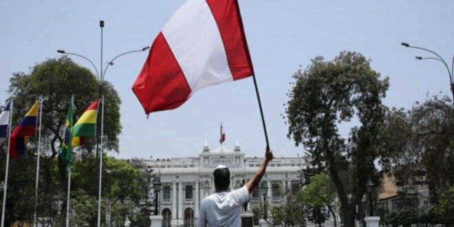 La marcha avanza hacia el Congreso.