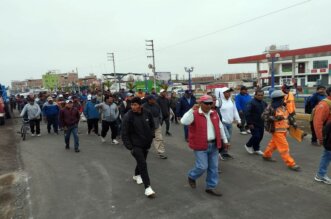 Obreros protestaron este miércoles contra consorcio Prisma.