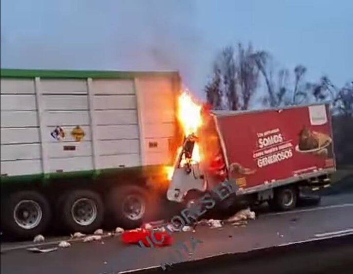 Chincha: tres hombres mueren calcinados tras choque de camión contra parte trasera de tráiler