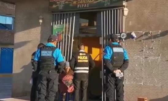 ¡Tragedia en Juliaca! Hombre muere tras beber licor en tienda de barrio