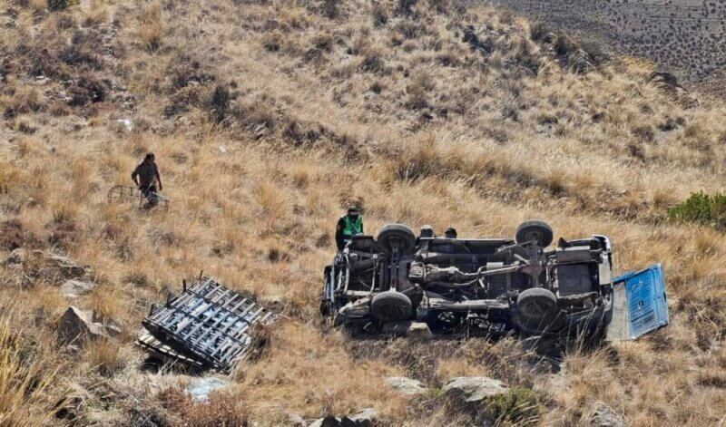 Accidente en la carretera Arequipa-Puno: Camioneta cae 130 metros y deja un herido grave