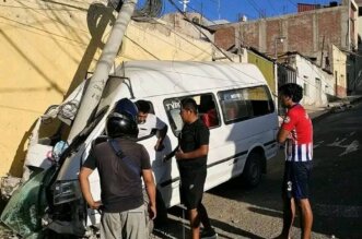 combi de ruta 31 choca violentamente contra poste en moquegua