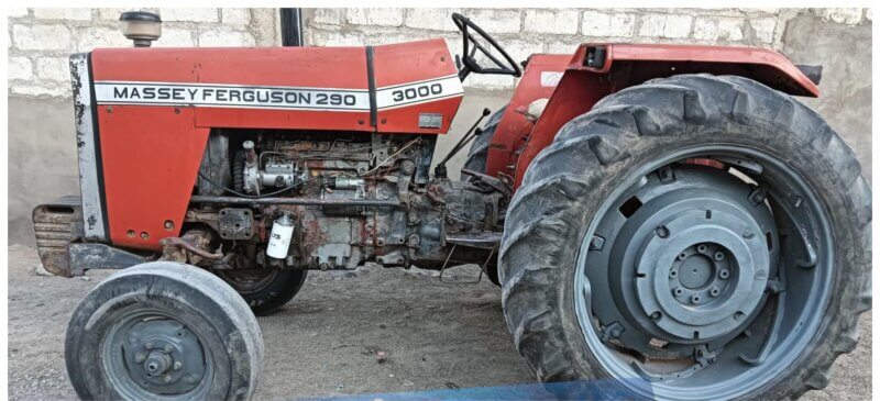 Conductor ebrio huye tras chocar tractor con auto estacionado en Ilave, pero es detenido