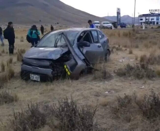 Auto sufre despiste y vuelco en Calapuja: solo daños materiales