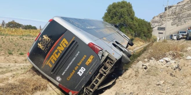 Accidente de bus en la vía Costanera deja más de 15 heridos, 8 en estado grave