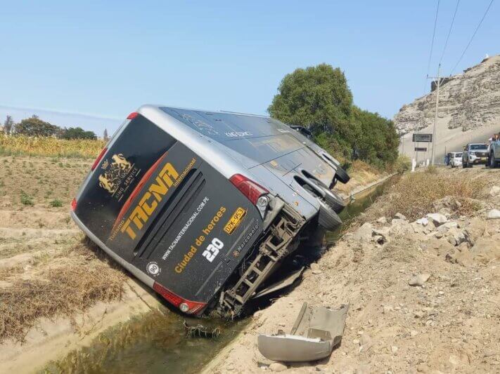 Accidente de bus en la vía Costanera deja más de 15 heridos, 8 en estado grave