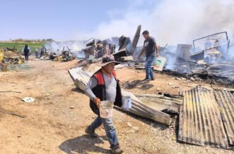 Anciana se queda en la calle al perder su casa por incendio