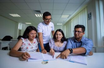 Congresista Katy Ugarte presenta proyecto de ley.