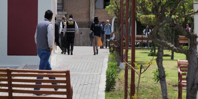 Efectivos de la Dircocor ingresaron a la sede del GRA durante la mañana de ayer.