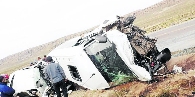 Aparatoso accidente en carretera de Muñani