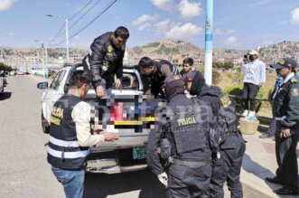 Joven hallado muerto en muelle turístico.