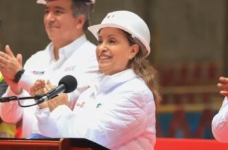 Dina Boluarte dice que su Gobierno no deja de trabajar: "No tenemos feriados, ni sábados, ni domingos"