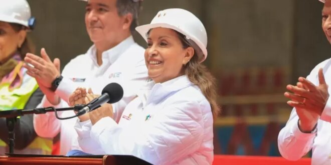 Dina Boluarte dice que su Gobierno no deja de trabajar: "No tenemos feriados, ni sábados, ni domingos"