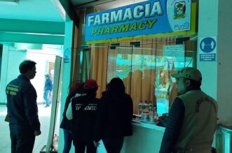 Clausuran farmacia.