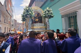 Rinden homenaje al Señor de los Milagros.