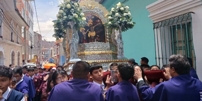 Rinden homenaje al Señor de los Milagros.