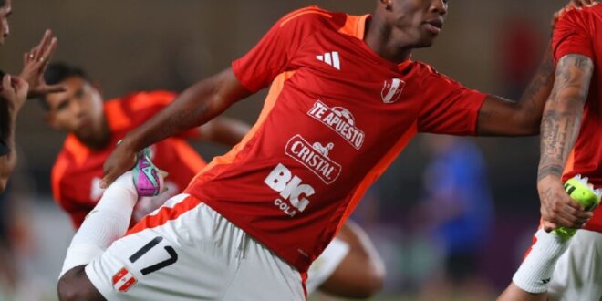 Luis Advíncula.