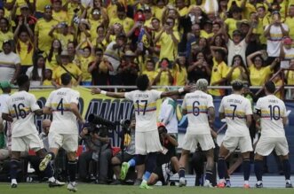 Colombia golea 4-0 a Chile.