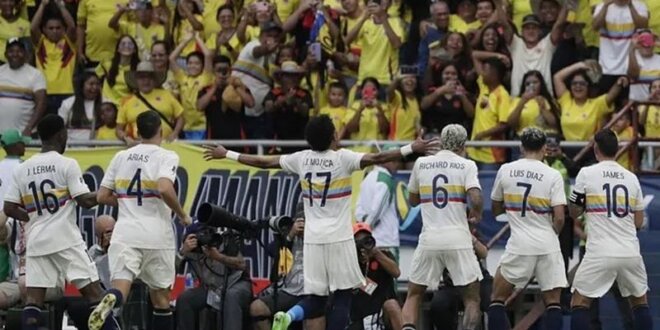 Colombia golea 4-0 a Chile.