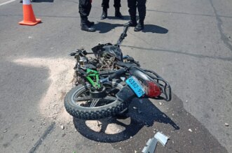 Motoclista muere tras chocar contra camioneta