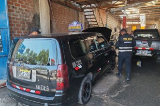 En operativo incautan taxi de contrabando