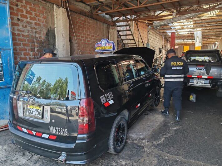 En operativo incautan taxi de contrabando