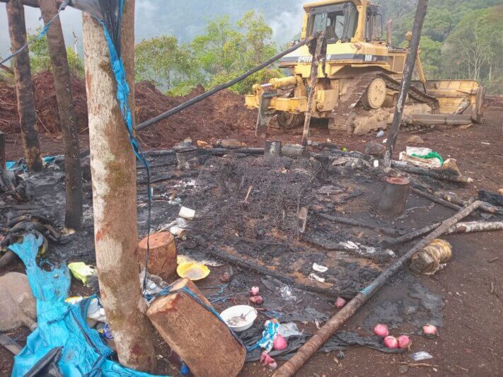 Mineros ilegales riegan de sangre la selva puneña