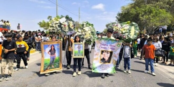 Cientos de personas acudieron al colegio San Jacinto.