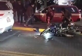 Motociclista herido en aparatoso choque en la Av. Daniel Alcides Carrión, Cercado