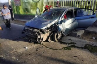 Mujer resulta herida en choque en la Variante de Uchumayo; conductor se da a la fuga