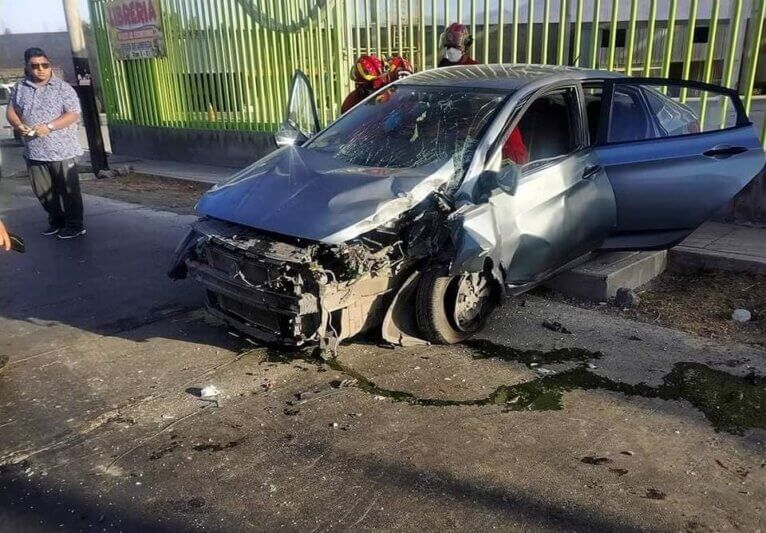 Mujer resulta herida en choque en la Variante de Uchumayo; conductor se da a la fuga