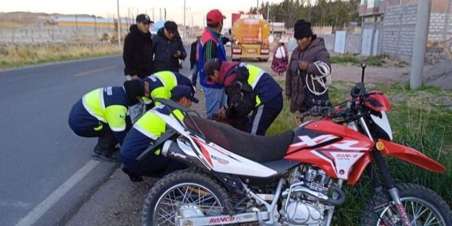 ACCIDENTE DE TRÁNSITO EN LA ILAVE _JULI ENTRE UNA MOTO LINEAL Y UN TRÁILER