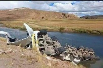 Despiste de vehículo deja cuantiosos daños materiales.