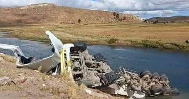 Despiste de vehículo deja cuantiosos daños materiales.