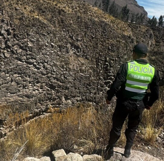 Lo hallan sin vida en barranco