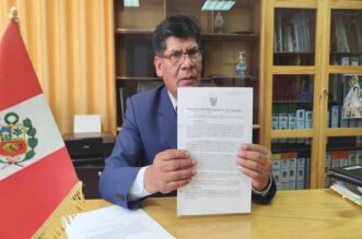 Lucio Bellido afirma que tras ello estaría el director de la UGEL Yunguyo.