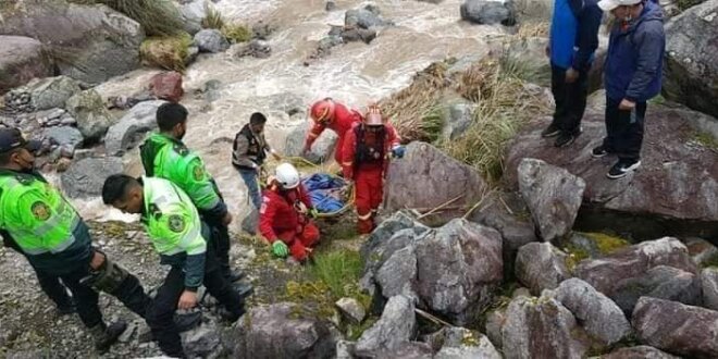 Madre de familia muere al caer al rio en Ollachea 2