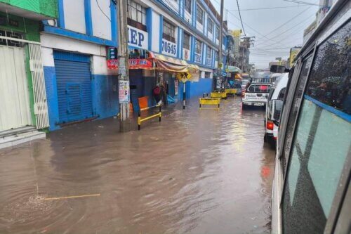 Calles convertidas en lagunas artificiales.