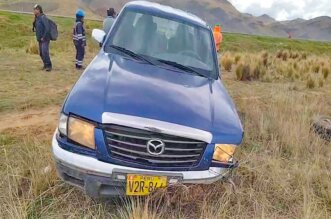 Camioneta impacta contra mototaxi en la carretera Juliaca - Azángaro.