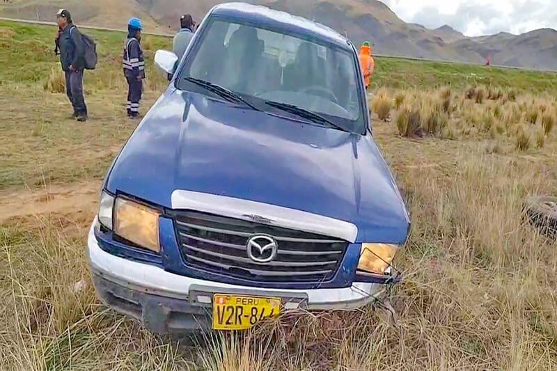 Camioneta impacta contra mototaxi en la carretera Juliaca - Azángaro.