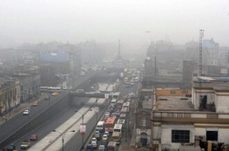 El fenómeno afectará visibilidad y temperatura en la costa durante las próximas horas. La entidad sugiere tomar precauciones por la intensidad de los vientos y presencia de polvo.