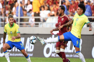 Brasil empató 1-1 con Venezuela.