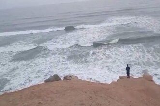 playa camana joven puno