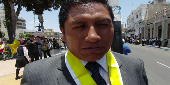 Alcalde Juan Mamani indicó que municipio acercará servicios a población.