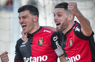 Gol de Bernardo Cuesta está nominado al mejor del año.