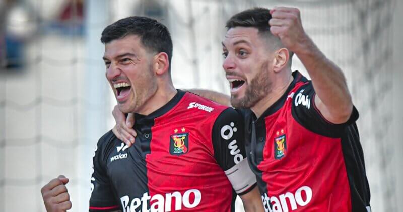 Gol de Bernardo Cuesta está nominado al mejor del año.