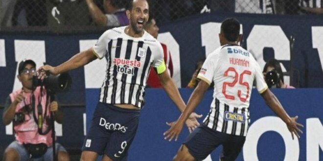 Hernán Barcos renueva con Alianza Lima y anuncia su retiro al final de la temporada 2025.