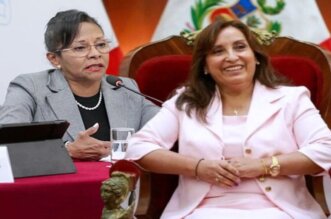 Ministra de la Mujer y Dina Boluarte.