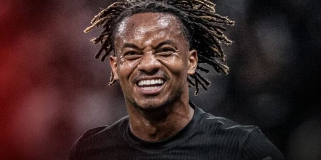 André Carrillo renovó su contrato con Corinthians.