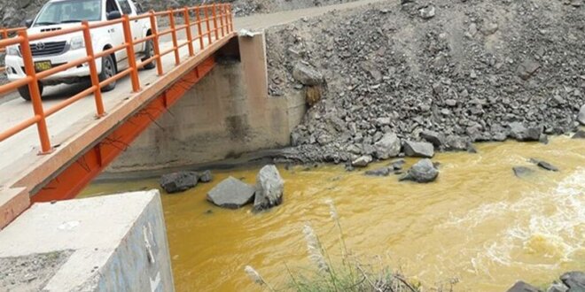 Contaminación en río Coralaque.